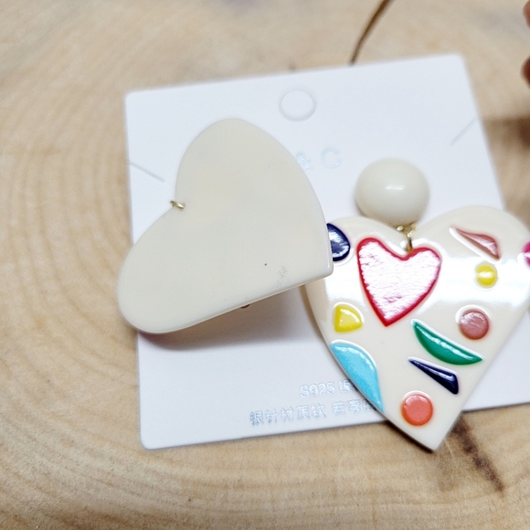 Brand New White Red Heart Earrings - Picture 4 of 6